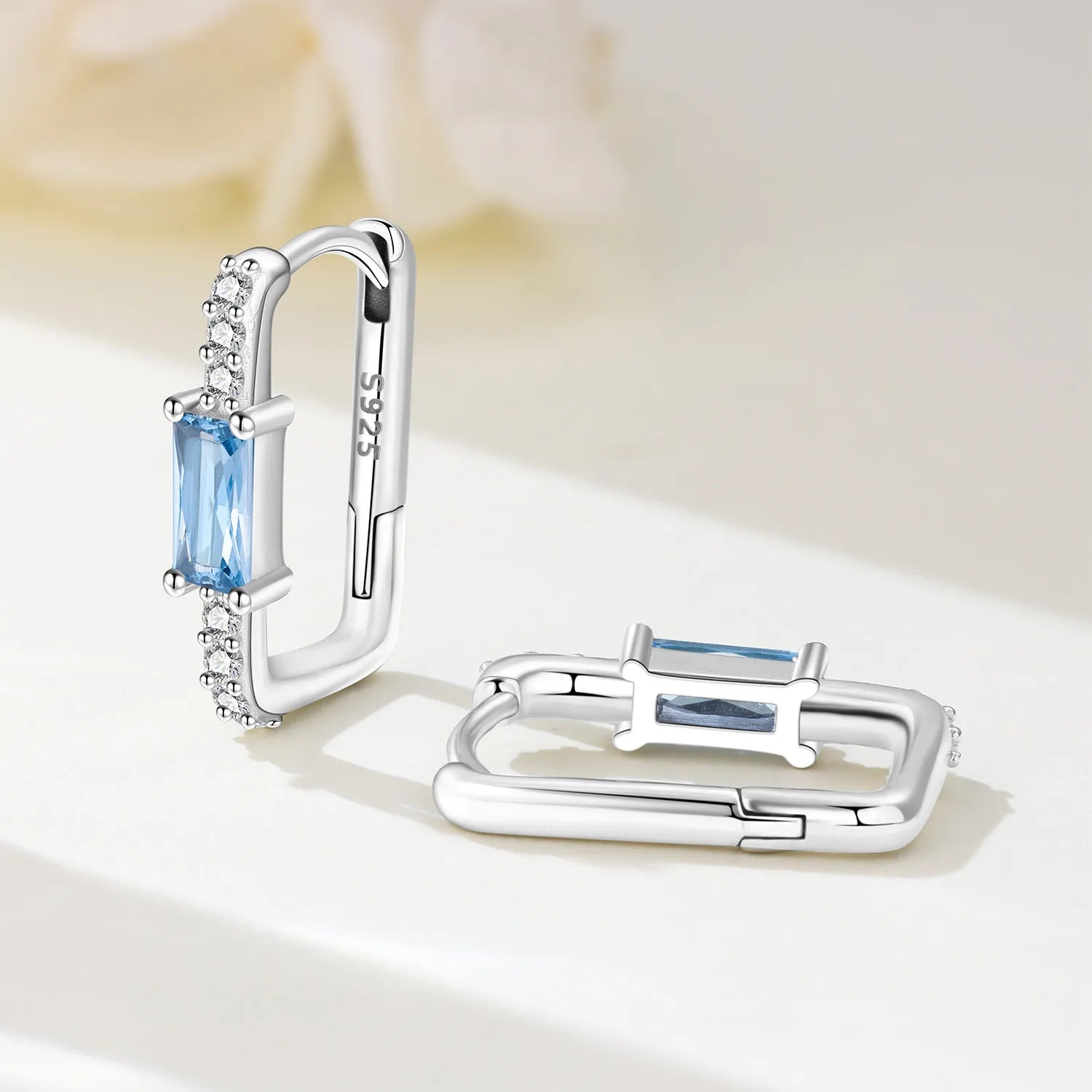 Boucles d'oreilles en argent sterling 925  minimaliste avec zircon bleu