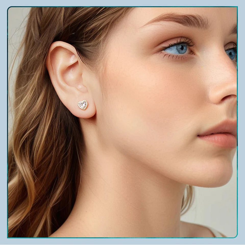 Boucles d'oreilles clous, cœur plaqué or 18K classiques, sertissage en cercle